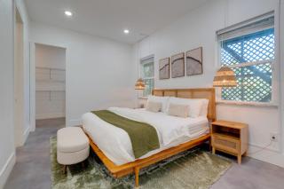 Near Lake Travis and Marina Modern Austin Getaway! - Austin - 2