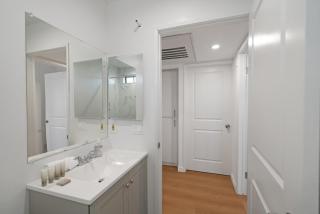2BR Plus Bonus Room with Pool Access Near Universal Studios - Los Angeles - 9