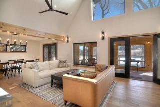 SF Riverfront Retreat - 4