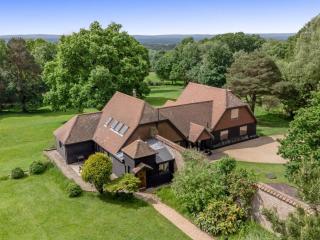 8 Bed in Crowborough 92858 - Crowborough - 0