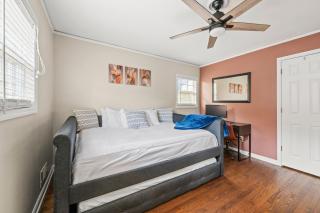 The Rhitreat, 2BR, 10 Min to Downtown & Airport - 1
