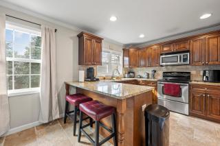 The Rhitreat, 2BR, 10 Min to Downtown & Airport - 2