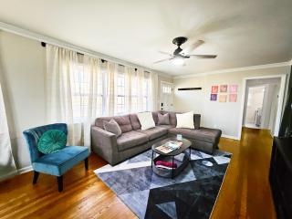 The Rhitreat, 2BR, 10 Min to Downtown & Airport - 3