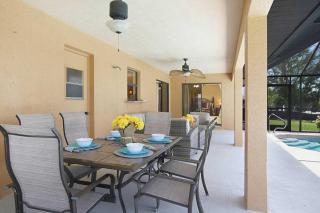 Electric-heated pool home on Gulf-access canal with bikes - Villa Ellie Mona - Cape Coral - 0