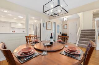 Mid-Century Mod Retreat with Lakefront Trails, Quiet - 1