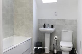 Large 4 Bedroom Home With Private Driveway Parking - Perfect For Contractors, Families, & Relocators - 5