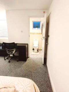Deluxe Room with Private En Suite in a Quiet Household - Addington - 6