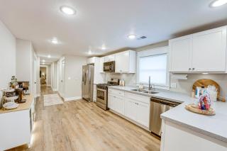 Serene and Updated Escape 1 Mi to Heritage Landing - Muskegon - 2