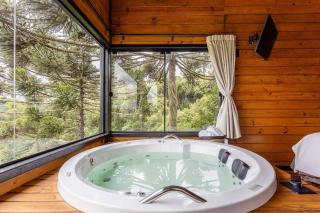 Chalé com Hidromassagem e Vista Para as Montanhas - Águas Brancas - 1