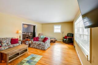 9 Mi to Lake George Village Home in Queensbury - 0