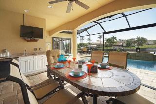 Stunning Gulf-access home with saltwater heated pool & spa - Villa Francesca - Cape Coral - 9