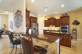 Stunning Gulf-access home with saltwater heated pool & spa - Villa Francesca - Cape Coral - 3