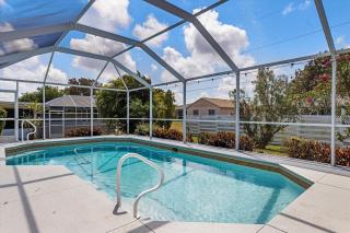 Remodeled saltwater solar-heated pool home with Southern exposure - Villa IvyLe - Cape Coral - 0