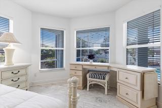 Remodeled saltwater solar-heated pool home with Southern exposure - Villa IvyLe - Cape Coral - 1