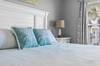 Bohemian Sunrise - South NSB, Quiet, No-drive Beach, Pool, Fishing, BBQ - New Smyrna Beach - 6