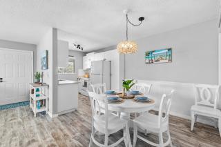 Bohemian Sunrise - South NSB, Quiet, No-drive Beach, Pool, Fishing, BBQ - New Smyrna Beach - 4