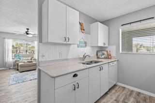 Bohemian Sunrise - South NSB, Quiet, No-drive Beach, Pool, Fishing, BBQ - New Smyrna Beach - 1