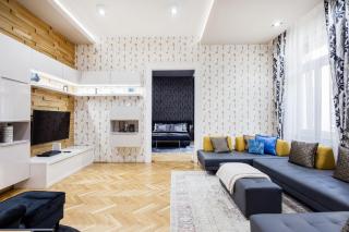 Spacious Designer Home with Premium Touches - Budapest - 5