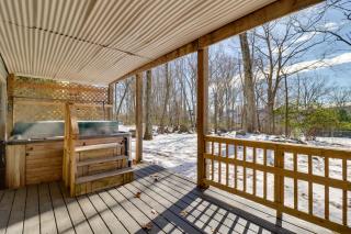 Hot Tub and Community Perks Big Boulder Lake Escape - Lake Harmony - 9