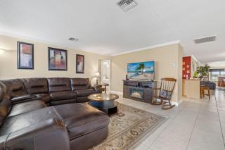Salt water heated pool home on intersecting canals with bikes - Villa Aleena - Cape Coral - 6