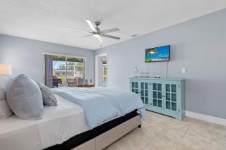 Villa Florence - Elec-heated pool home w/2 living areas, bikes & kayaks! - SWFL Rentals - 1