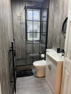 3 bedroom with private parking - close to Glasgow airport & city centre - Renfrew - 2