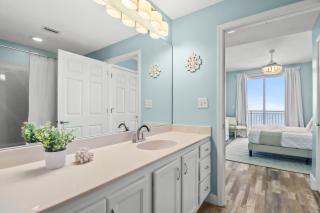 Beach front close to attractions condo- Zenwave Retreat - Panama City Beach - 4