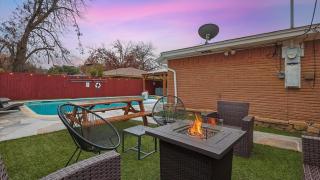 Serene 5BR 2BA Winter Home with Hot Tub & Fire Pit - 3