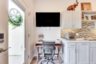 Cozy Couples Retreat with Views in Apache Junction - Apache Junction - 5
