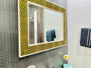 Breathtaking Burj & Pool View Apt in Downtown - 9