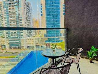 Breathtaking Burj & Pool View Apt in Downtown - 8