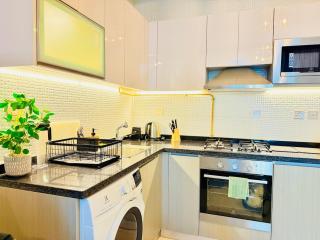 Breathtaking Burj & Pool View Apt in Downtown - 6