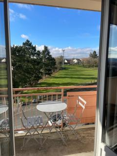 Grand appartement avec balcon et 2 chambres - 9