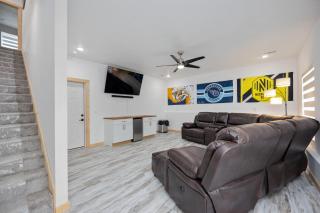 Spacious Family Retreat, North Nashville - Perfect Blend of Comfort & Nashville Vibes - 1