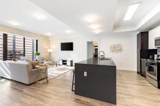 Stylish 2BR Retreat, Miami with Rooftop Lounge - 7