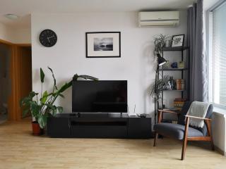 Sunny FREE parking beauty Balcony view, 3 towers residence - Bratislava - 6