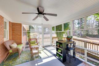 < 2 Mi to ECU: Cozy Greenville Getaway w/ Porch! - 9