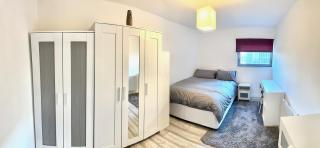 Large Double Room in Cardiff City Centre, Room Only with Own Bathroom, HOST LIVES ON SITE - 0