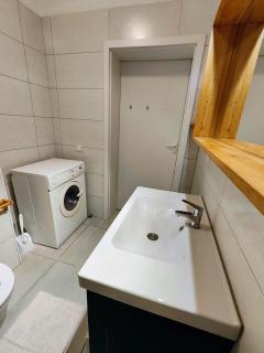 Attic 4685 - 3