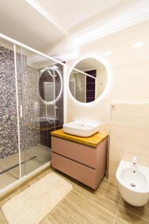 Seasons Residence - Deluxe 2-Bedroom, 2-Bathroom Apartment with free Parking - Braşov - 8