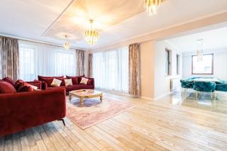 Seasons Residence - Deluxe 2-Bedroom, 2-Bathroom Apartment with free Parking - Braşov - 5