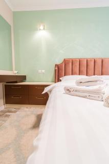 Seasons Residence - Deluxe 2-Bedroom, 2-Bathroom Apartment with free Parking - Braşov - 3