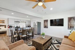 Relax & Unwind - 3-BD 2-BD Yard Tranquil Getaway - Grand Prairie - 0