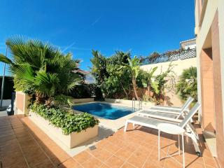 Stunning Home with Outdoor Swimmingpool, 4 Bedrooms and Wifi - 5