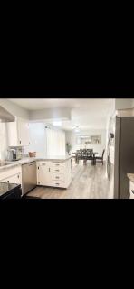 Beautiful Home & Pool - Fresno - 8