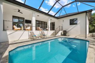 Villa Liberty Rose - Sailboat Access! Great for boaters! New electric-heated pool home - SWFL Rentals - 7