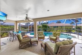 Great outdoor living area! Electric-heated pool home with bikes - Perfect for families! - Villa Julie - Cape Coral - 0