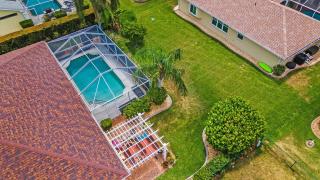 Great outdoor living area! Electric-heated pool home with bikes - Perfect for families! - Villa Julie - Cape Coral - 8