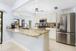 Family-Friendly Gulf Access home with bikes! - Villa Lilly - Cape Coral - 6