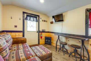 7 Mi to Dollywood Cozy Cabin with Patio and Grill! - Sevierville - 7